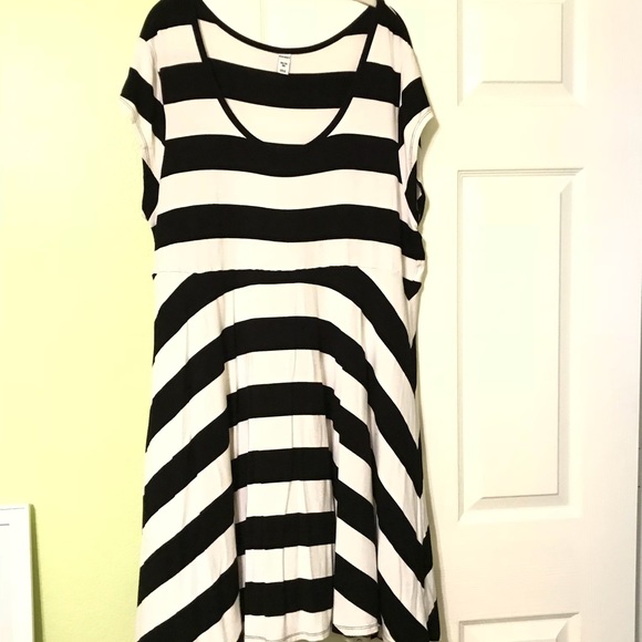 Old Navy Dresses & Skirts - 🐼Stripes! 🐼